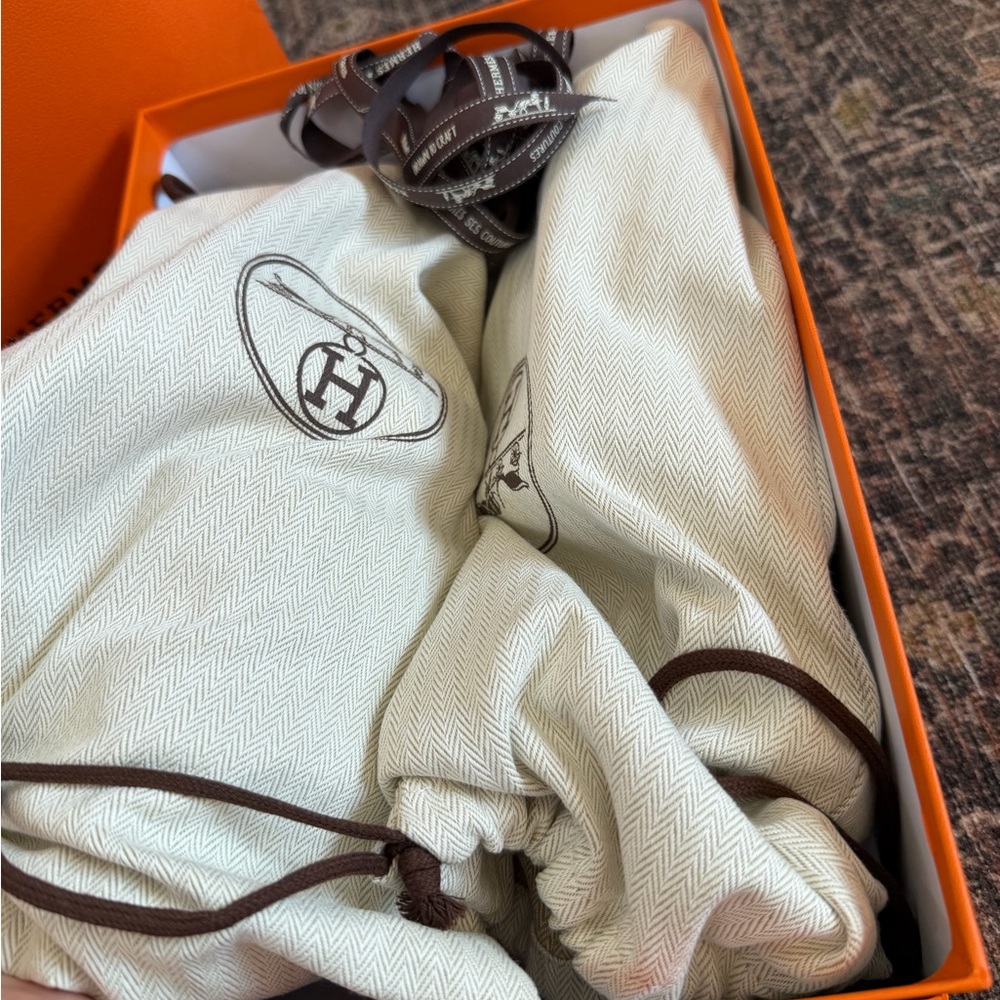 Hermes Mint Green Chypre Sandals - Picture 4 of 9